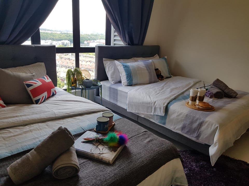 PUCHONG BIG GROUP 3ROOM 2CARPARK 5minLRT Nr Sunway Apartment in Subang Jaya