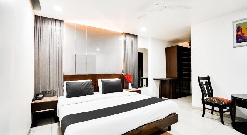 Super Hotel O Grand Peepal Hotel in New Delhi