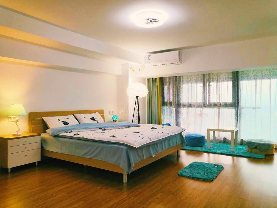 Crystal Studio - River-view Luxury Condo, Subway Apartment in Hangzhou