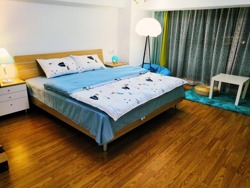 Crystal Studio - River-view Luxury Condo, Subway Apartment in Hangzhou