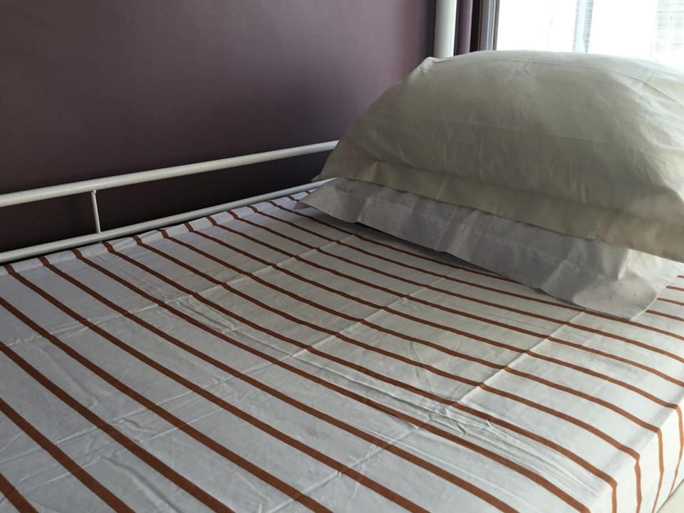Just for sleep- male dorm- daily stay 8pm to 10am Apartment in Île-de-France