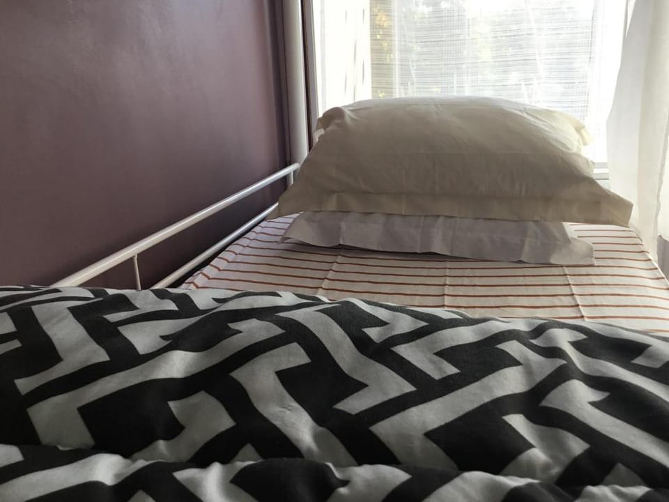 Just for sleep daily stay 8pm to 10am-Male Dorm  Apartment in Île-de-France