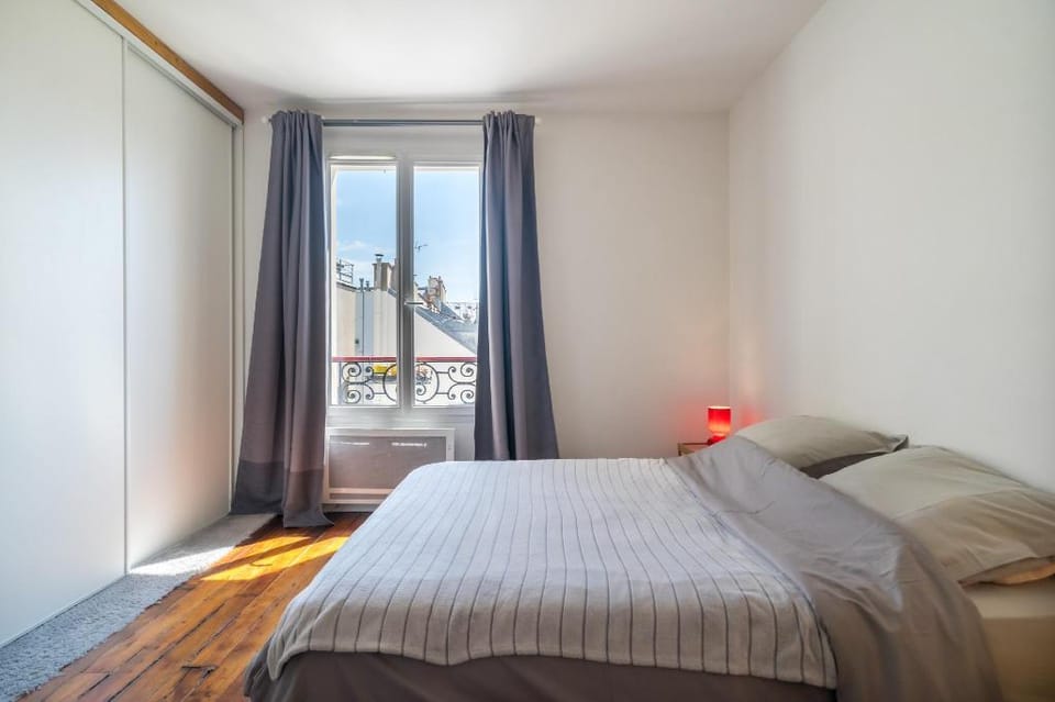 Peace and Light in Paris Center Apartment in Paris