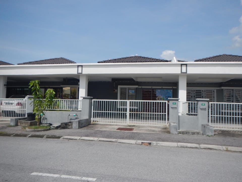 Comfy and Minimalist Hanaa Homestay Vacation rental in Ipoh