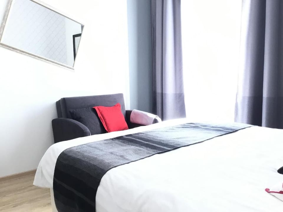 3 bedrooms, 3 bathrooms, air-con,centrally located Apartment in Krakow
