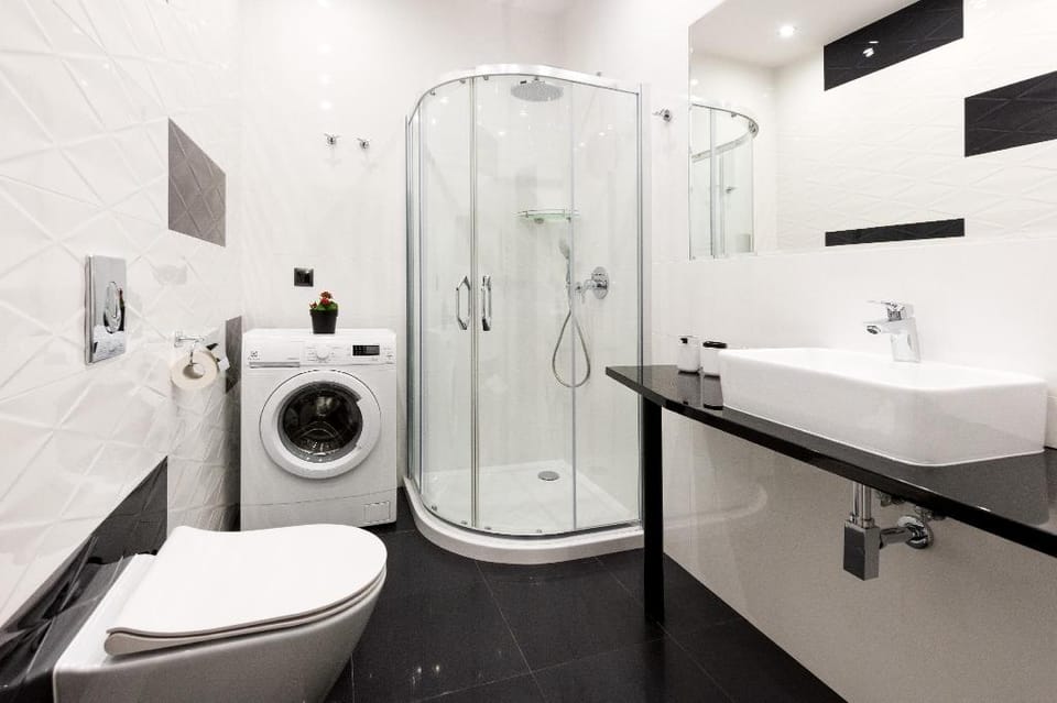 3 bedrooms, 3 bathrooms, air-con,centrally located Apartment in Krakow
