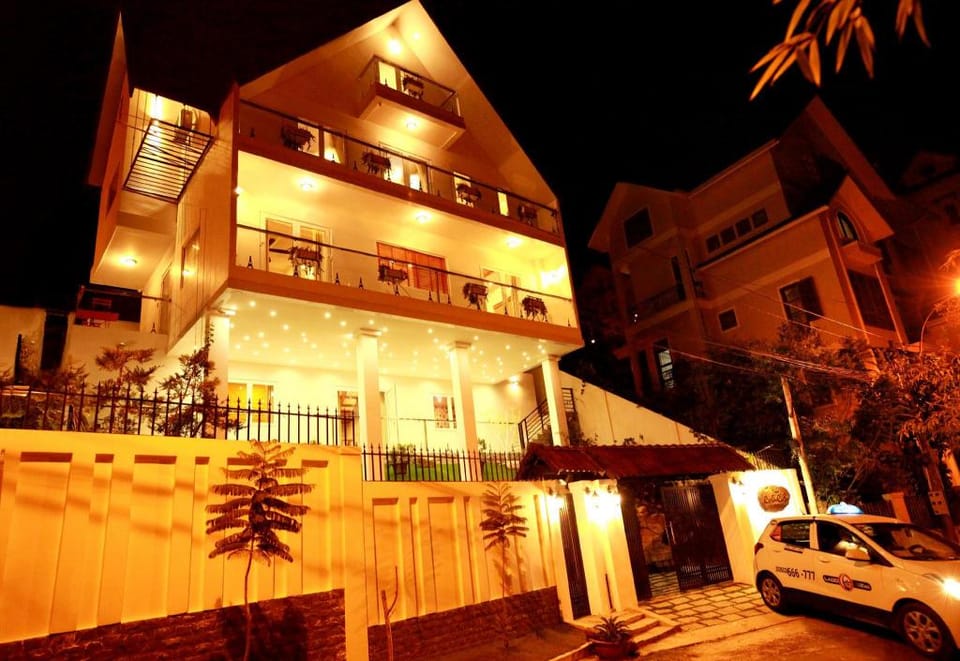 Luxury Villa Cao Gia Chi Bao, Hillside View, DaLat Villa in Dalat
