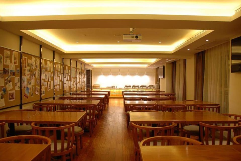 Lavande Hotel Xi'an High-Tech Zone West Avenue Sunshine City Hotel in Xian