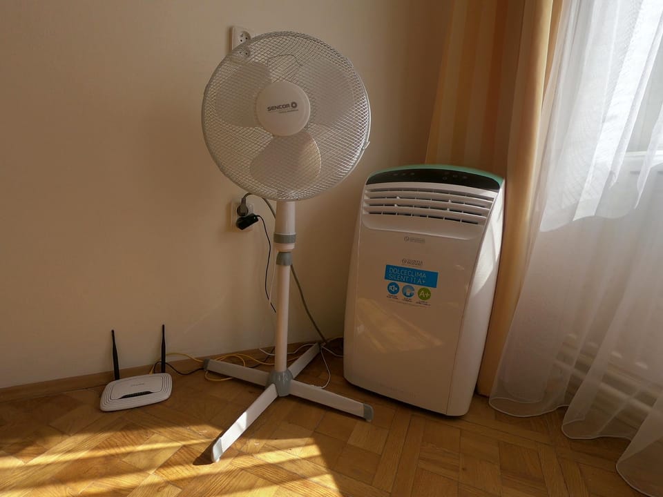 Large room with two shared bathrooms Apartment in Prague