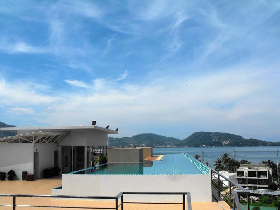 Bright sea view apartment with jacuzzi at Baycliff Apartment in Patong