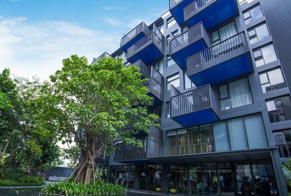 Onebed The Deck Patong condo, quiet, fast wifi，GYM Apartment in Patong