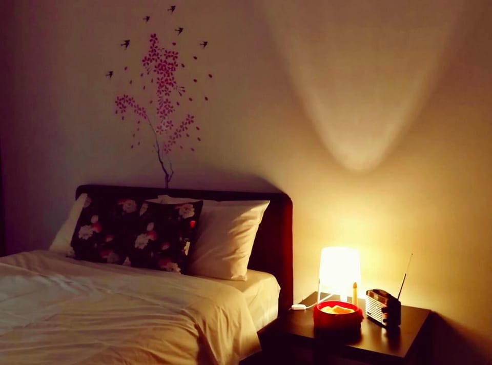 Luxury Sunrise Seaview 3BR Condo for 8pax Apartment in George Town