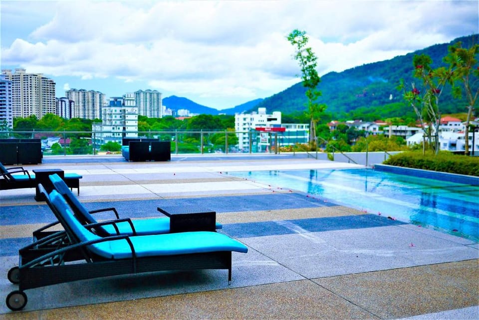 Sunrise Seaview 2BR w/  Balcony & High Speed Wifi  Apartment in Tanjung Bungah