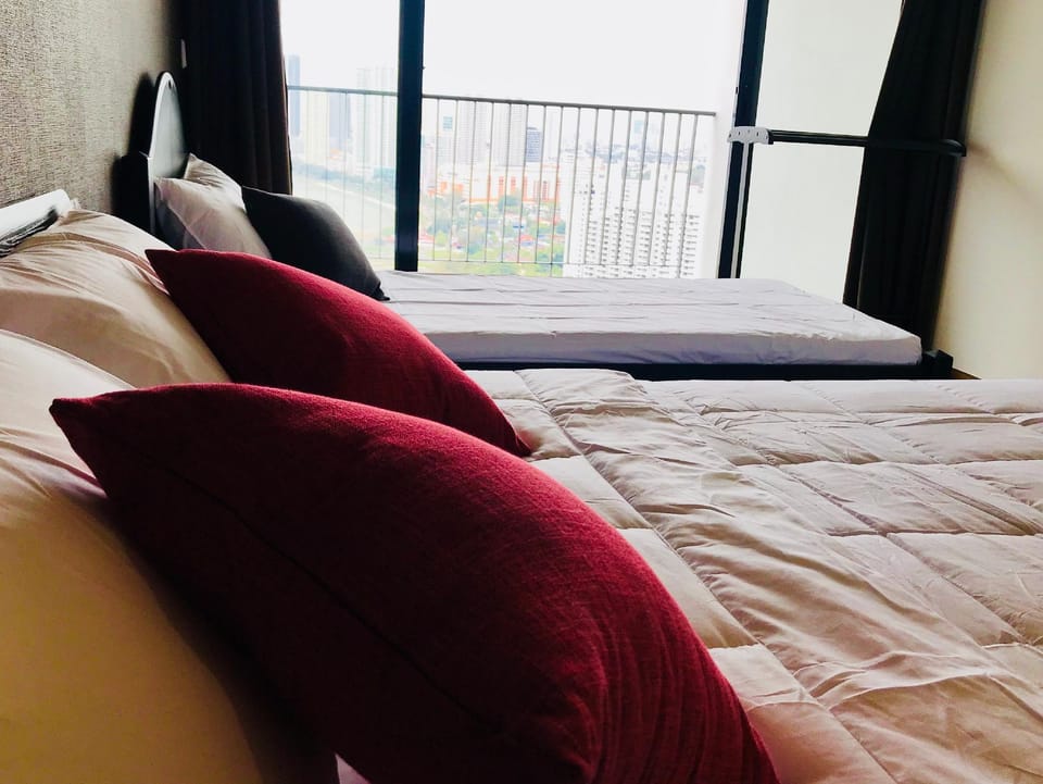 Sunrise Seaview 3BR Luxury Suites w/ Balcony Apartment in George Town