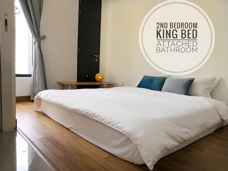 Macalister 218 Seaview 2BR suite Apartment in George Town