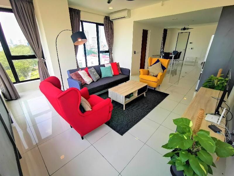 x180 Degree Seaview Suite @Sunrise Gurney Apartment in George Town