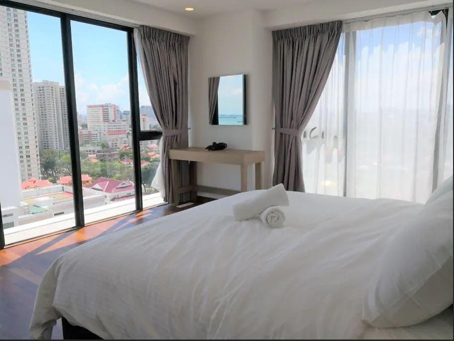 Sunrise Gurney Seaview Duplex 10 Apartment in George Town