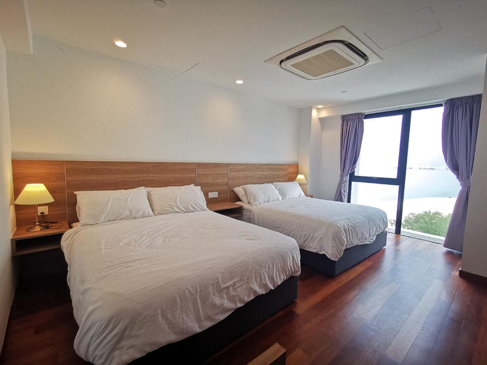 Sunrise Gurney Seaview Duplex 10 Apartment in George Town