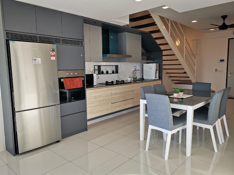 3BR Seafront Suite @ Sunrise Gurney Apartment in George Town