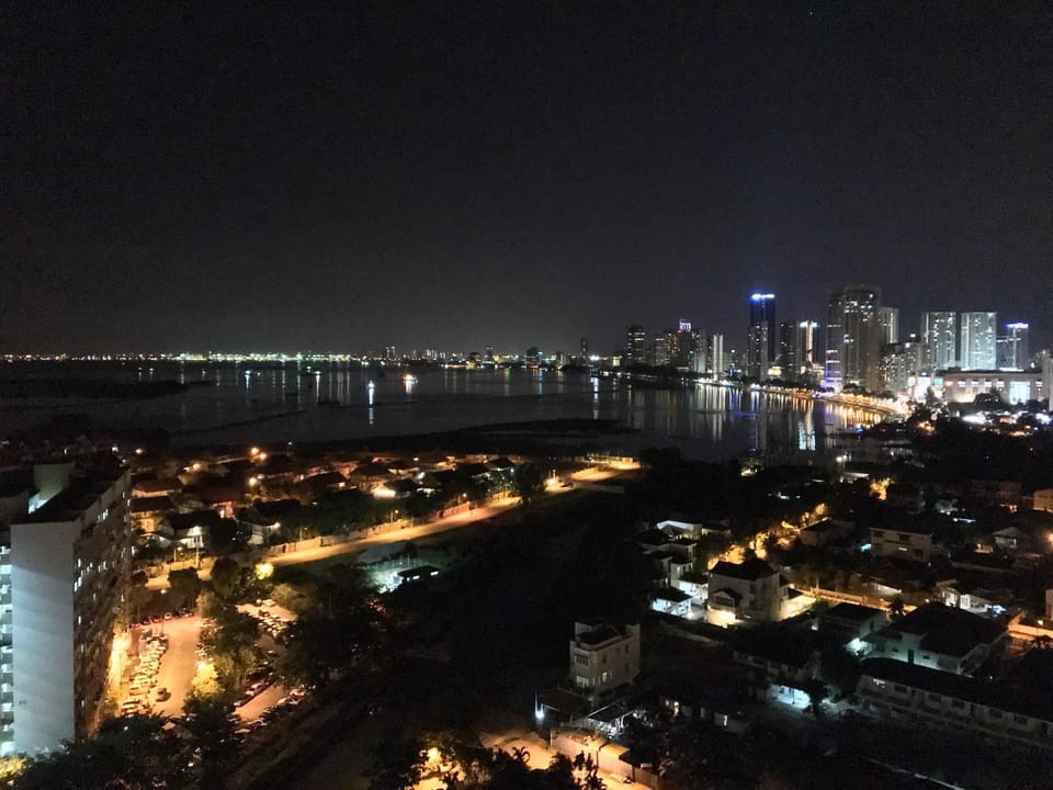 Magnificent Seaview Romantic Studio Apartment in George Town