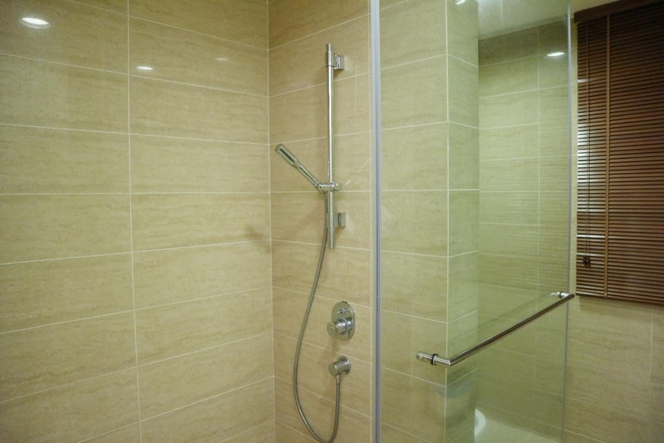 By The Sea - Luxury Beachfront Condo In Penang   Apartment in Batu Ferringhi, Penang, Malaysia