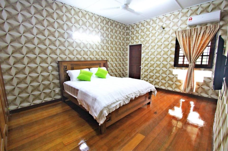 Gajah Villa 82 Villa in Tanjung Bungah