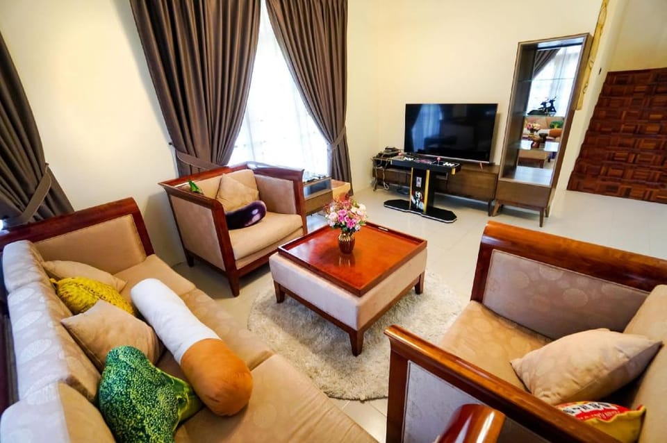 IVC Villa 10 Bali Bungalow wt Indoor Pool@ Feringi Vacation rental in Batu Ferringhi, Penang, Malaysia