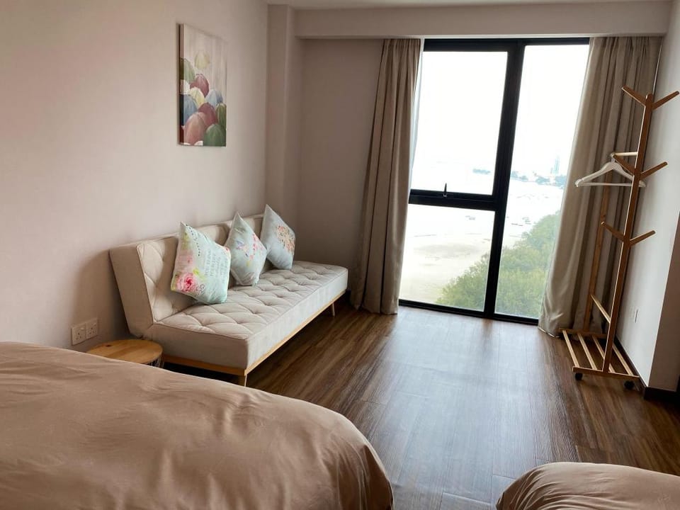 SUNRISE Gurney Seaview Stylish Duplex with Netflix Apartment in George Town