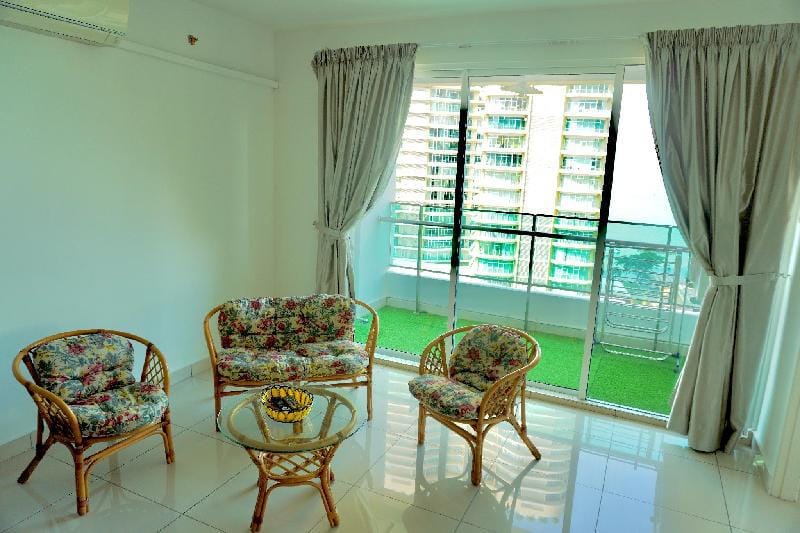 Spacious Friendmily 3B2R #Netflix #Seaview #Gurney Apartment in George Town