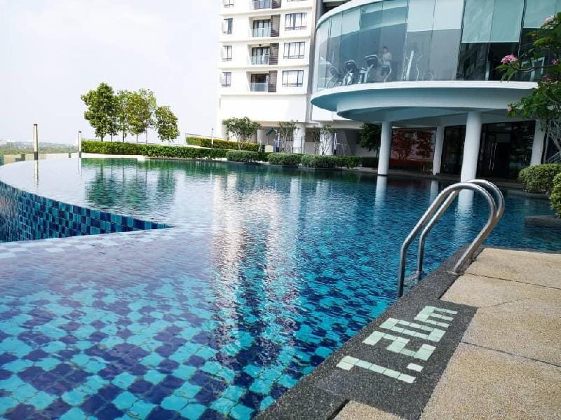 Woodsbury Pool View Comfort & Leisure@Butterworth Apartment in Penang