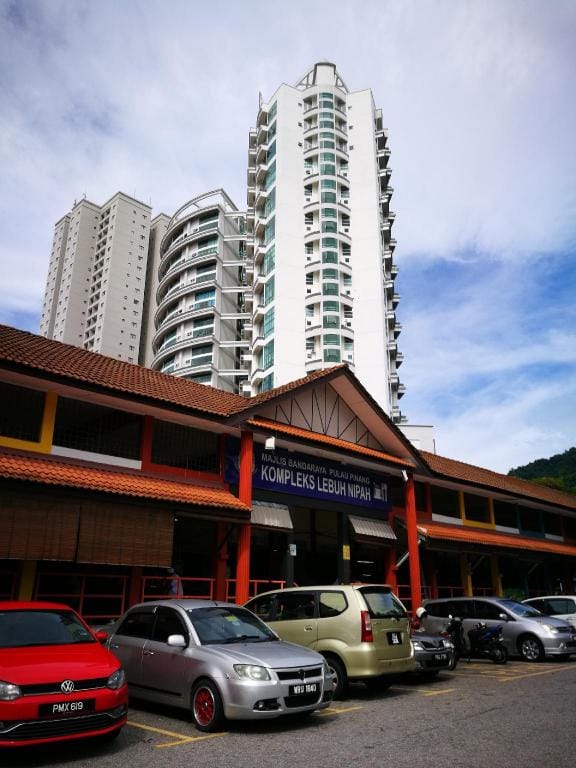 Comfort zone near airport The Ceo Apartment in Bayan Lepas