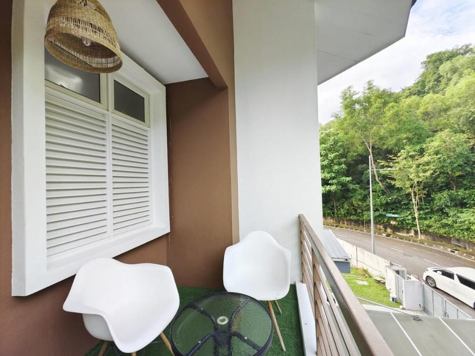 Ocean 27 Shamrock Beach 5 Bedrooms 23pax with Pool Vacation rental in Tanjung Bungah