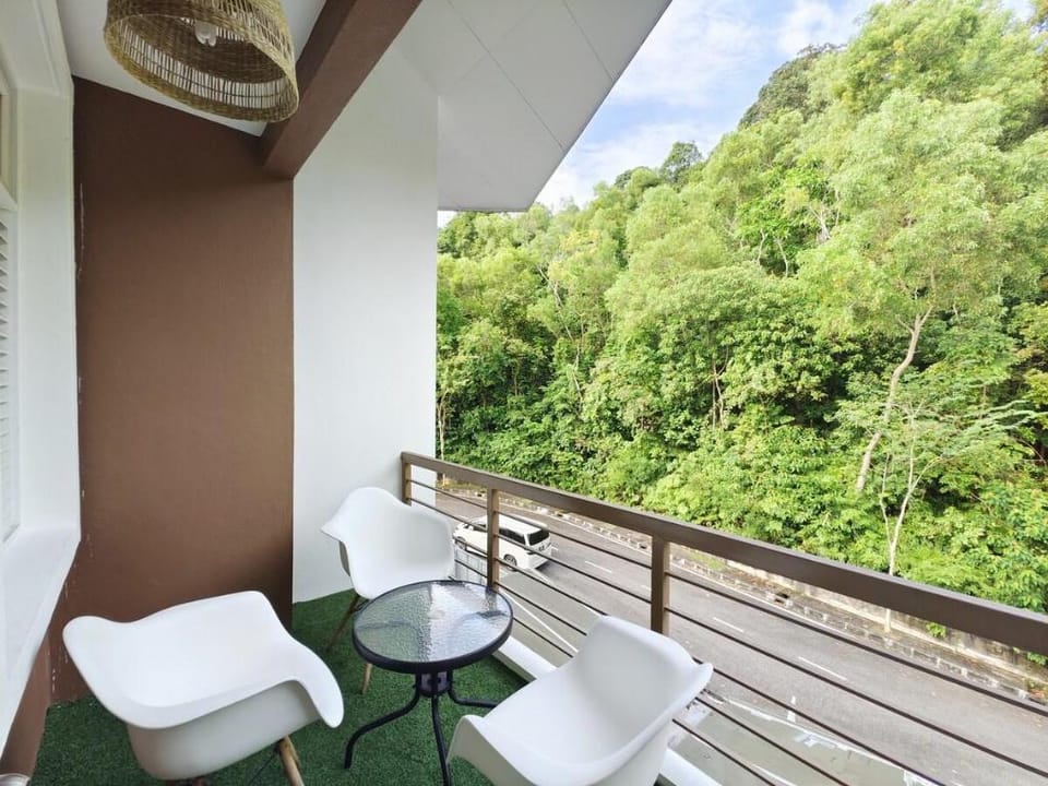 Ocean 27 Shamrock Beach 5 Bedrooms 23pax with Pool Vacation rental in Tanjung Bungah