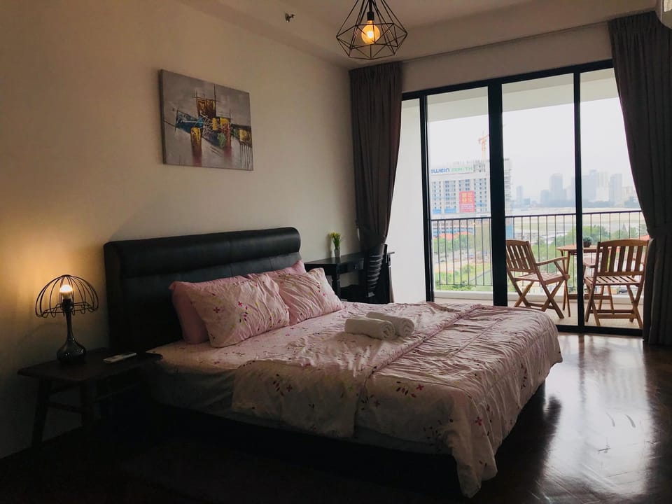 Romantic Studio w/ 5min to Gurney Apartment in Tanjung Bungah