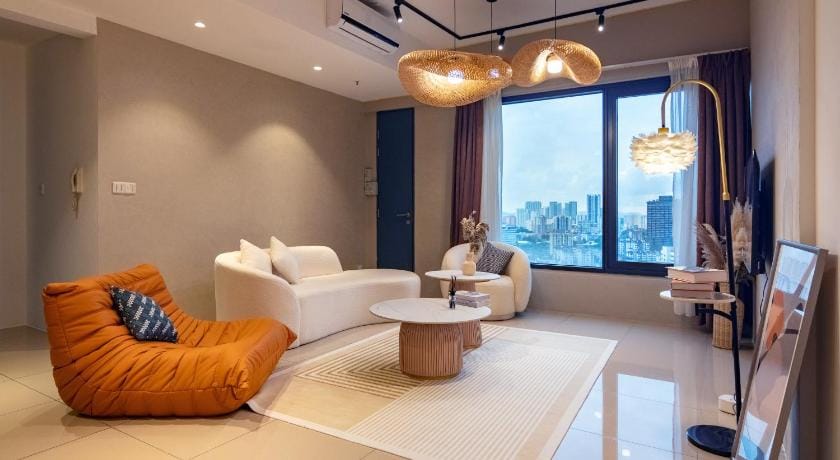 The Heritage by ALV, 2BR Contemporary Design Apartment in George Town