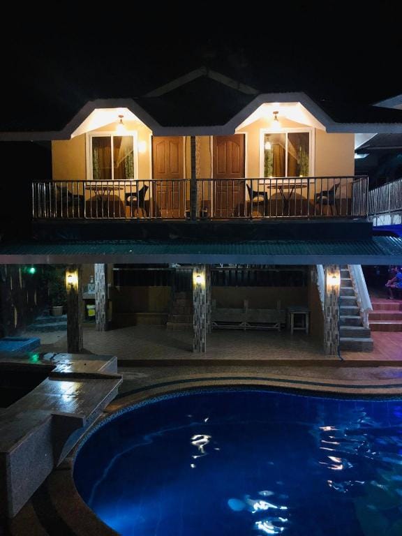 Seaview Beach Resort -Poolside Dormitory Room Vacation rental in Central Visayas