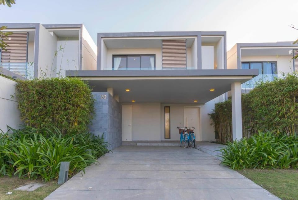 Modern  Golf view 3 bedroom Point Villa Villa in Hoa Hai