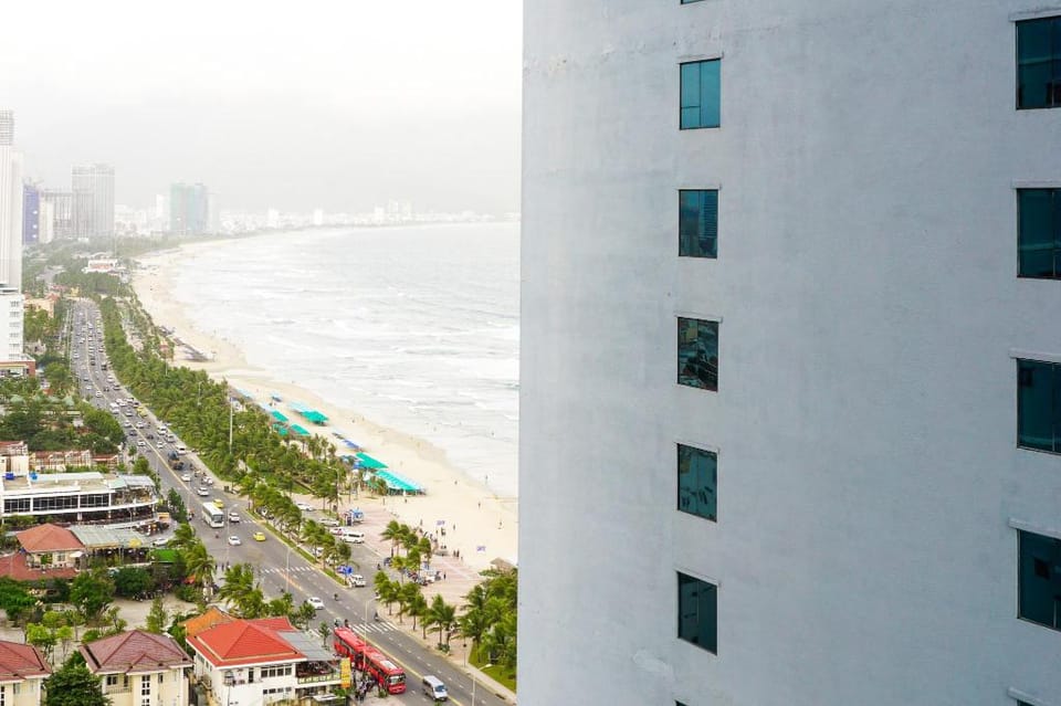 Linh Apartment*Beachfront*Free Pickup Apartment in Da Nang