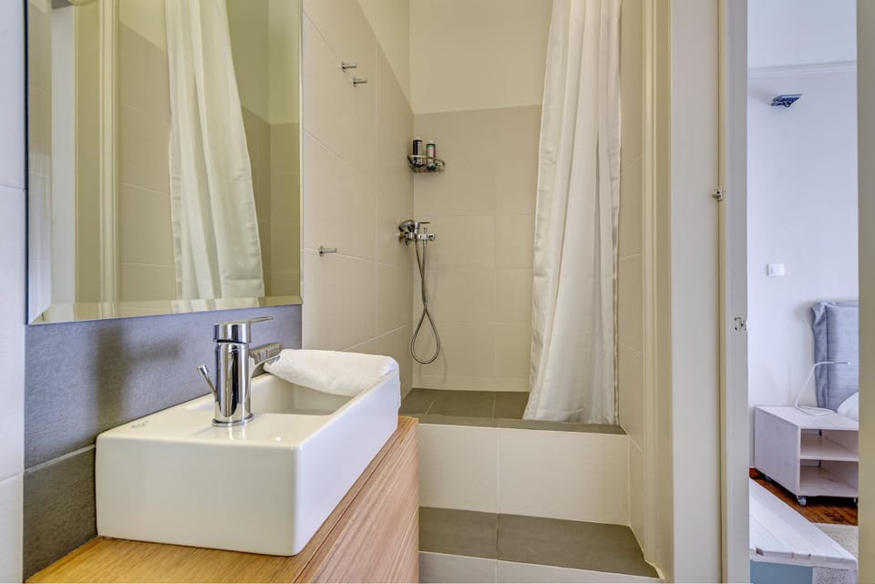 Neoclassical apt next to Acropolis Apartment in Plaka