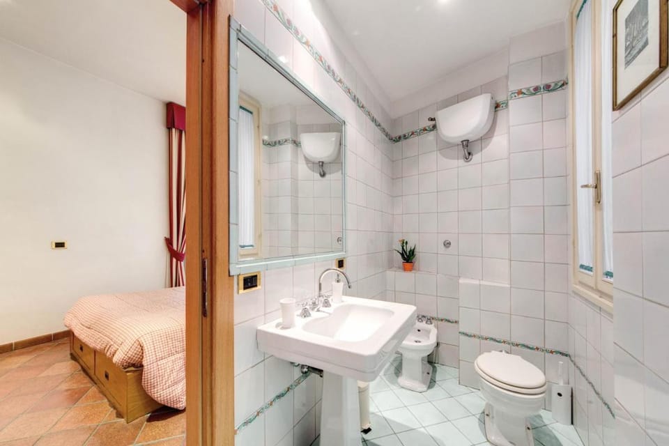 Lovely flat in Fontana di Trevi Apartment in Rome