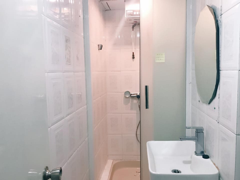 Mong Kok CBD, 3 Rooms 1-8 ppls 2mins to MTR exit Apartment in Hong Kong