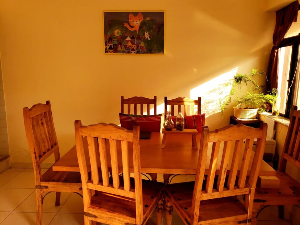 SuperHost,5min from the pier.Double room with 3cat Apartment in Hong Kong