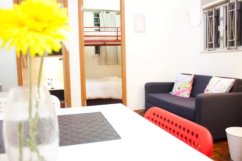 1min to MTR Big APT 2 BR 1/6 Guests Apartment in Hong Kong