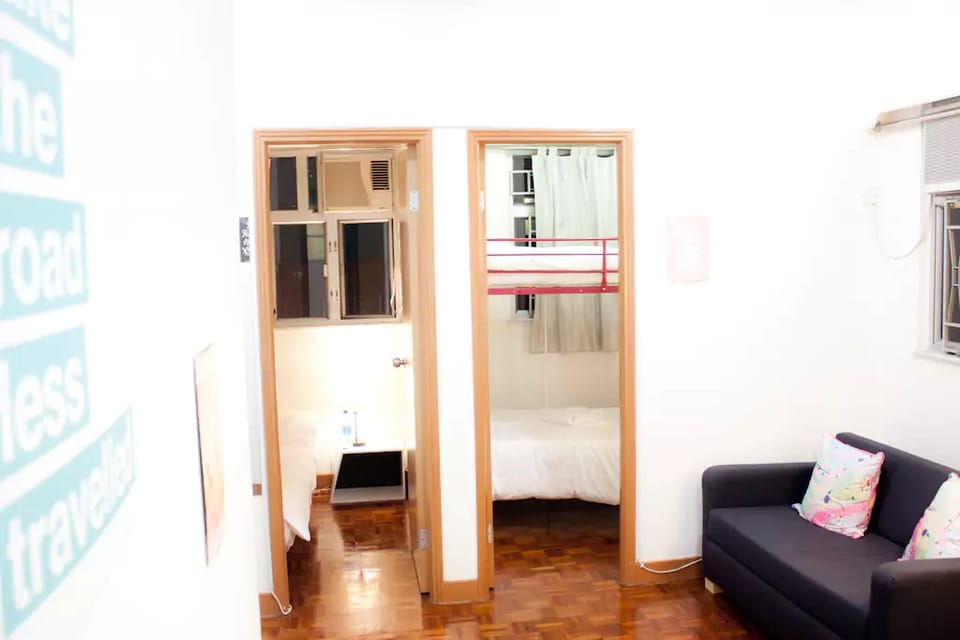 1min to MTR Big APT 2 BR 1/6 Guests Apartment in Hong Kong