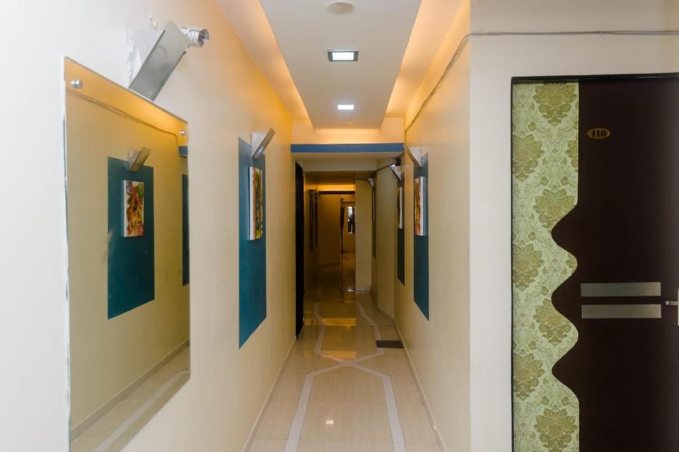 Collection O Grand Corp Inn Hotel in Mumbai