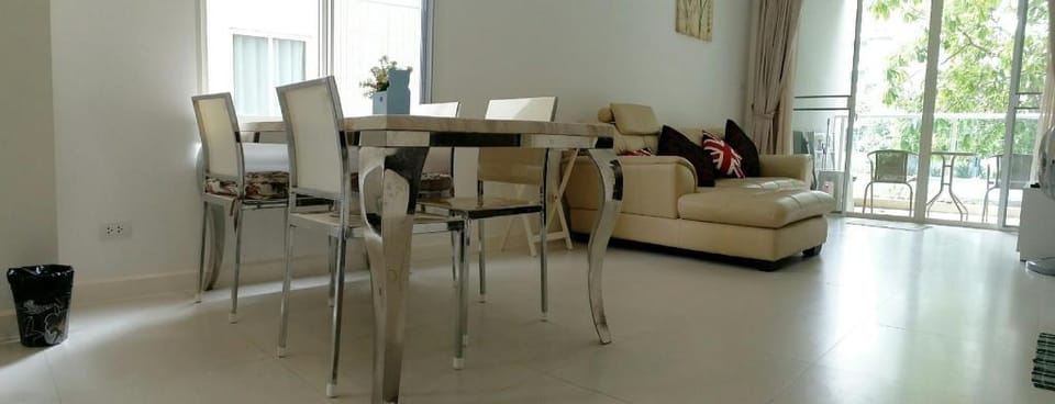 The Seacrazce HuaHin 1BR52m2 PoolView CondoMontriC Apartment in Nong Kae
