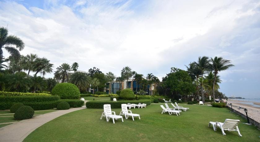 Hua Hin Beachfront Condo With Beach Access & Pools Apartment in Nong Kae