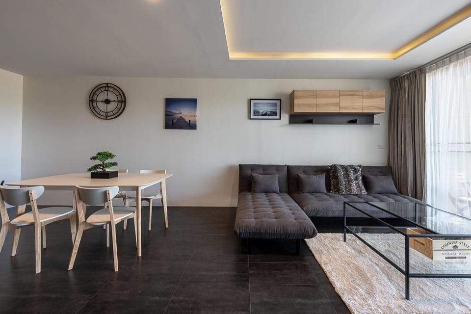 Luxury Apt Palm Hills Golf Club 55 inch TV Netflix Apartment in Thailand