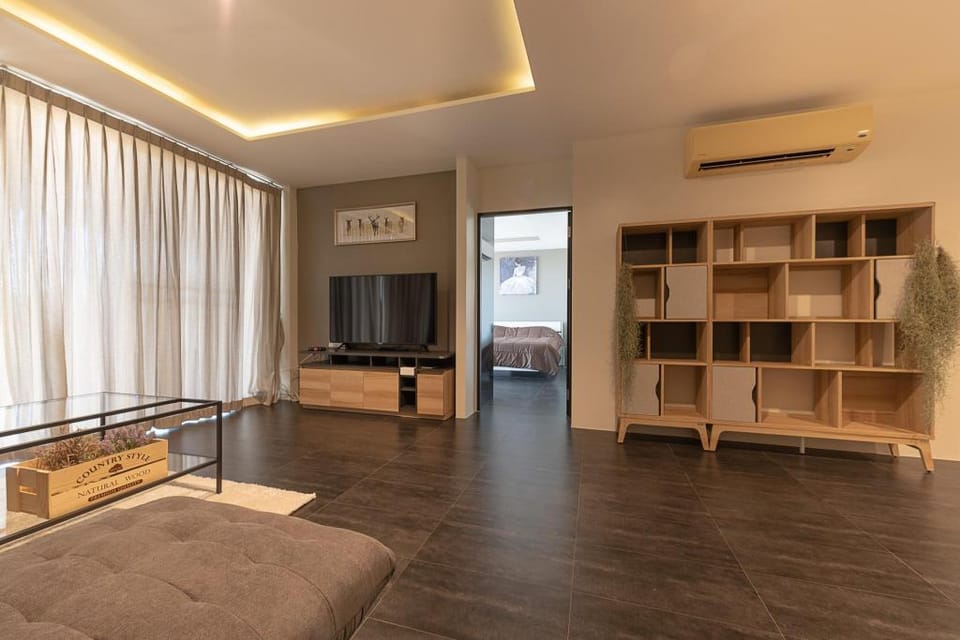 Luxury Apt Palm Hills Golf Club 55 inch TV Netflix Apartment in Thailand
