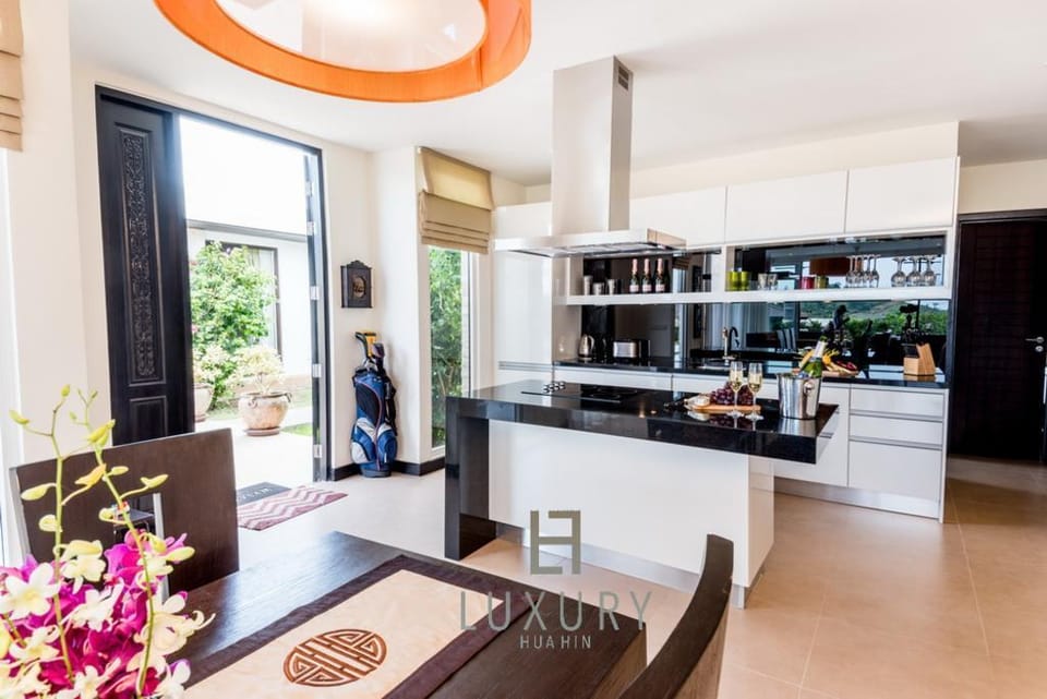 Five Bedroom Amazing Pool Villa In Resort (TS1) Villa in Nong Kae